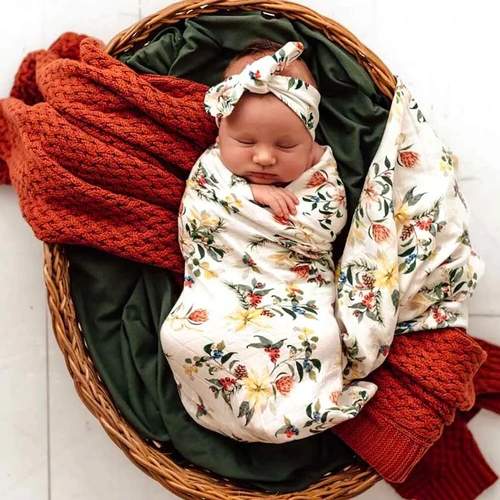 Snuggle Hunny - Festive Berry Muslin Wrap